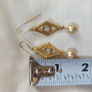 Gold and pearl drop earrings, from Metropolitan Museum